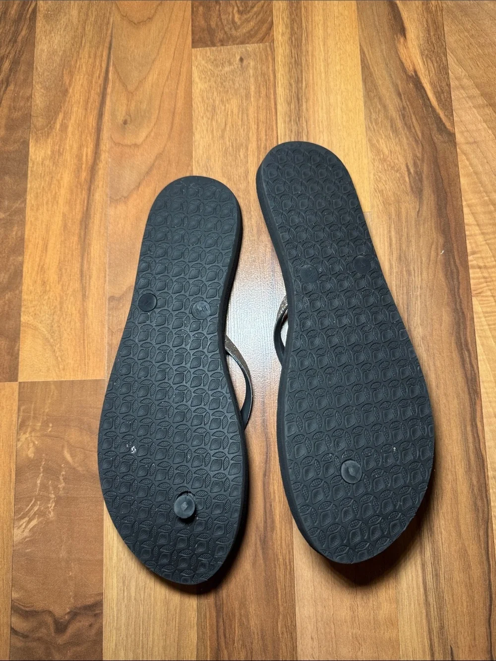 Reef Women’s Black Flip Flops with Sparkling Silver Straps size 11